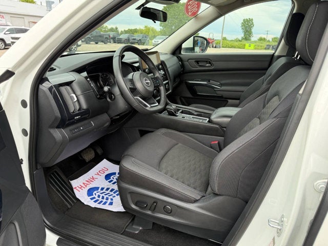 2024 Nissan Pathfinder SV FWD